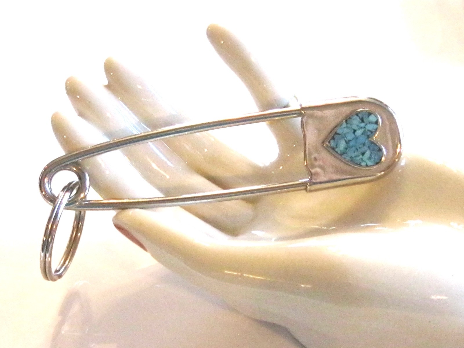 OVERSIZED VINTAGE SAFETY HORSE BLANKET PIN w TURQUOISE CHIP HEART KEY CHAIN RING