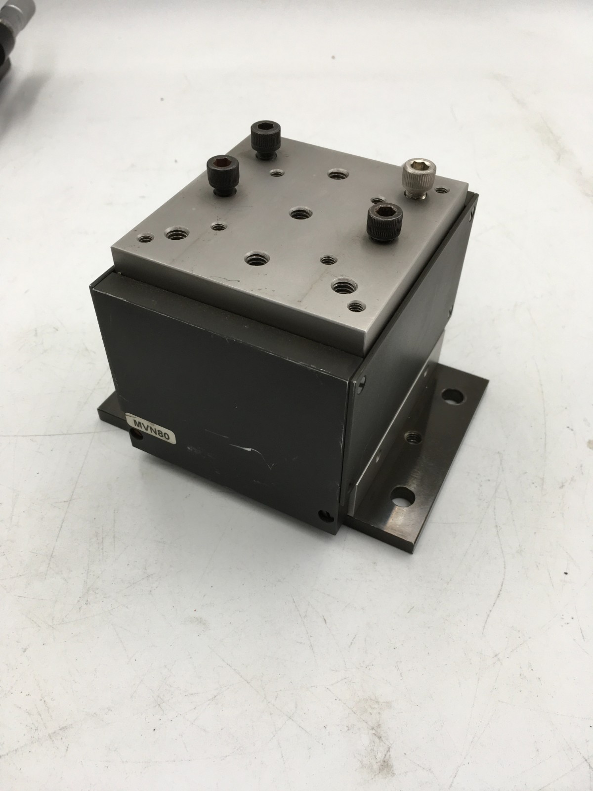 USED GOOD NEWPORT MVN80 VERTICAL LINEAR STAGE TOOL  MADE IN FRANCE RS