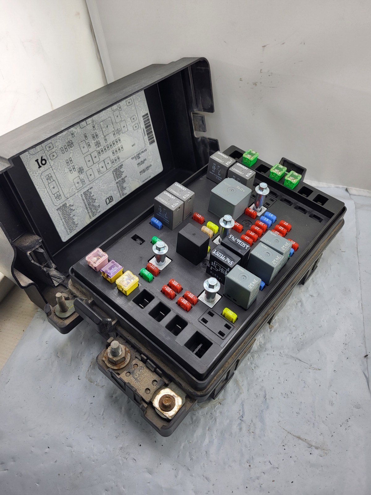 04-05 GMC Envoy Fuse Box Junction OEM 15196419 Module 745-14A8