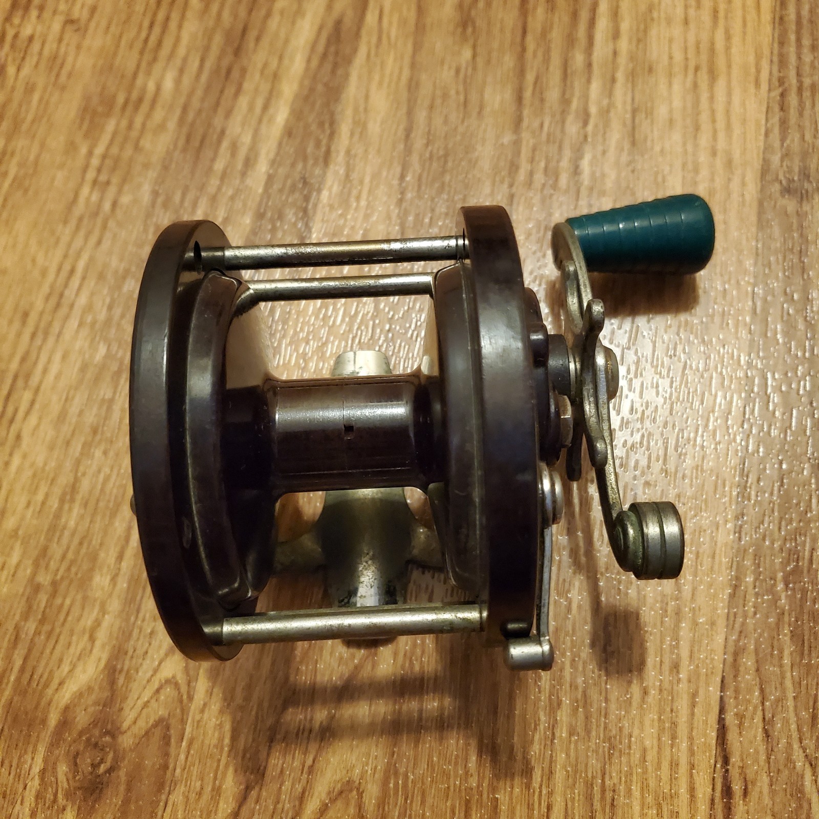 Vintage 70s Bait Casting Fishing Reel Brown Chrome PENN NO. 85 Saltwater Fishing