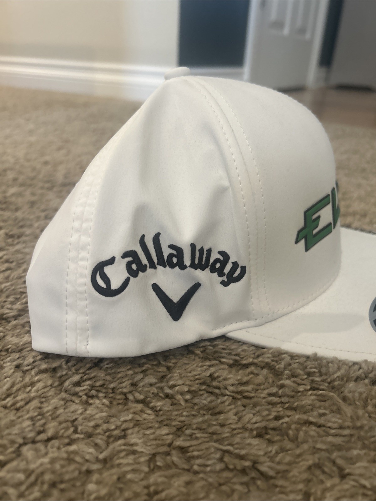 NWT- Callaway Chrome Tour Elyte White Golf Hat Flexfit Tech 110 Adjustable Cap