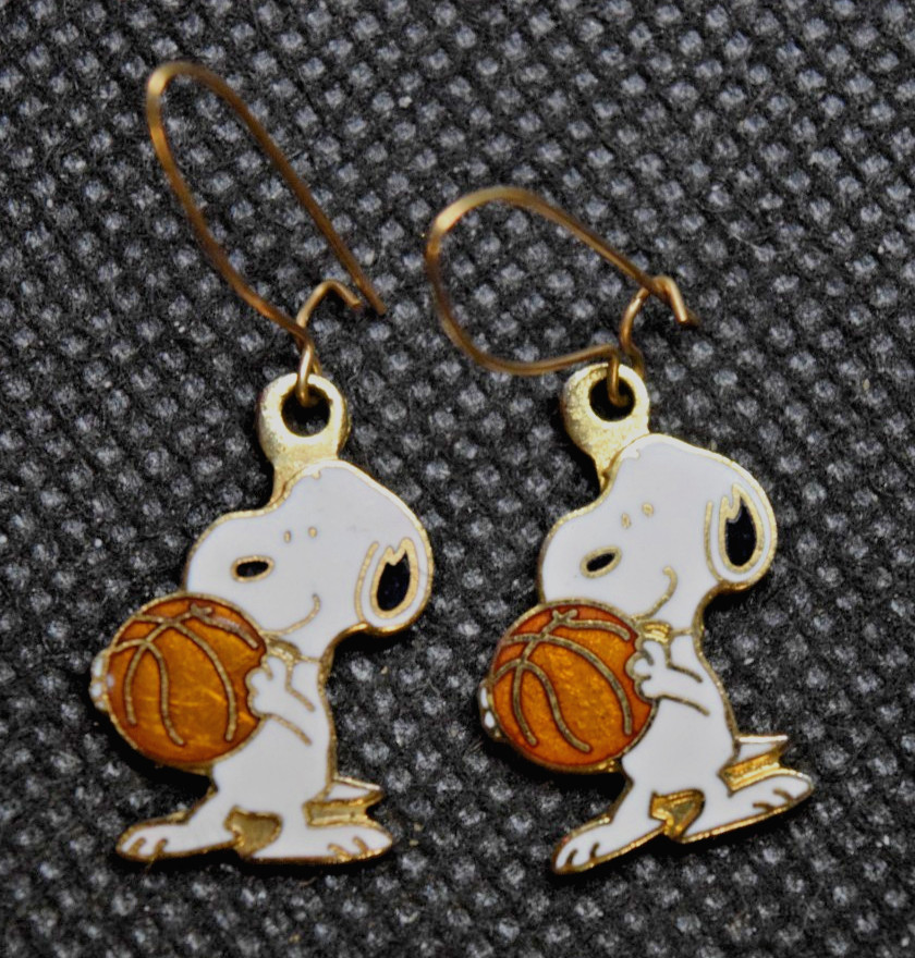 Basketball Snoopy Travel Souvenir Earrings