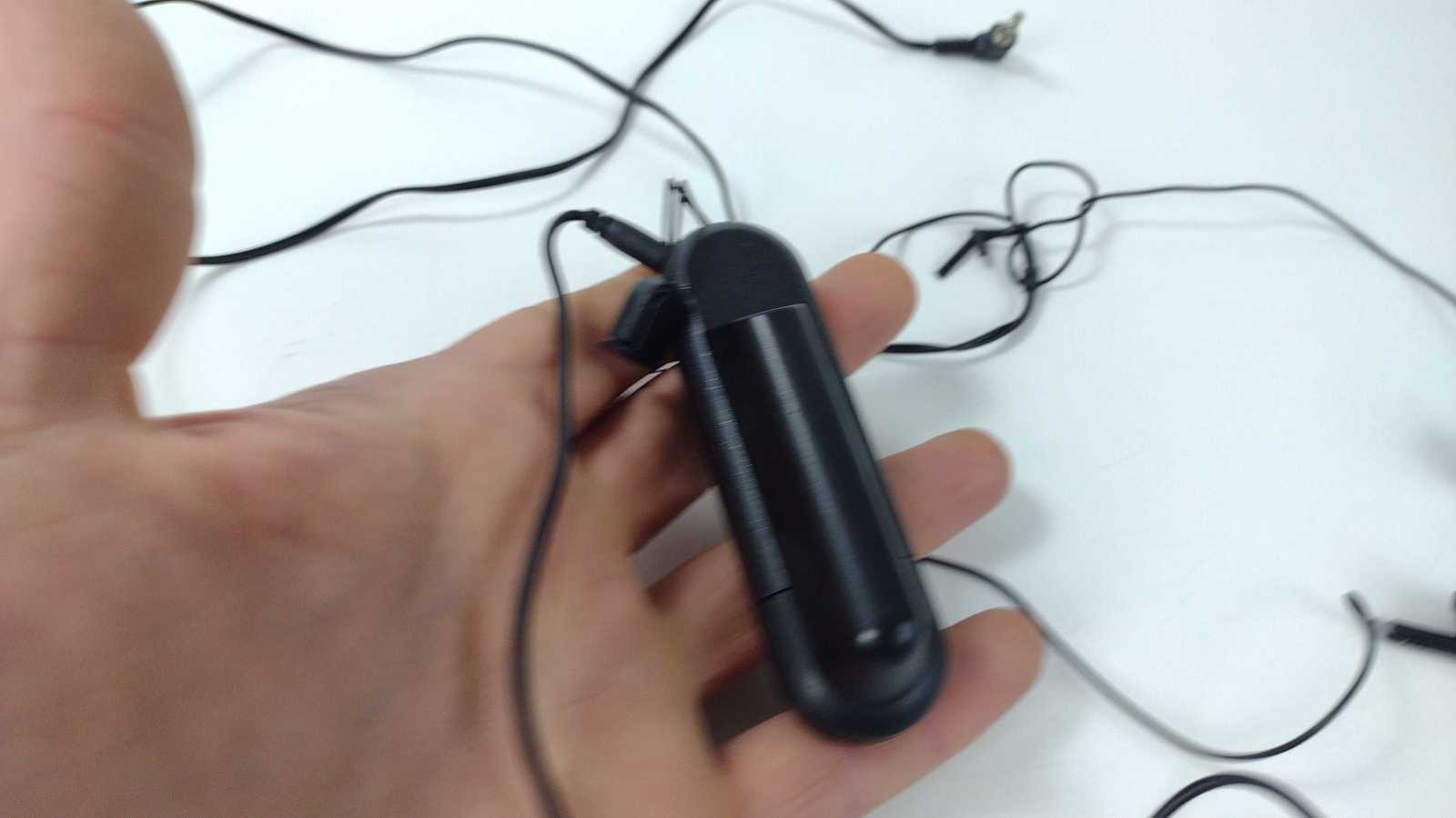 Philips 256MB Wearable Digital Audio Player Key013 Magnesium Case Remote Bundle
