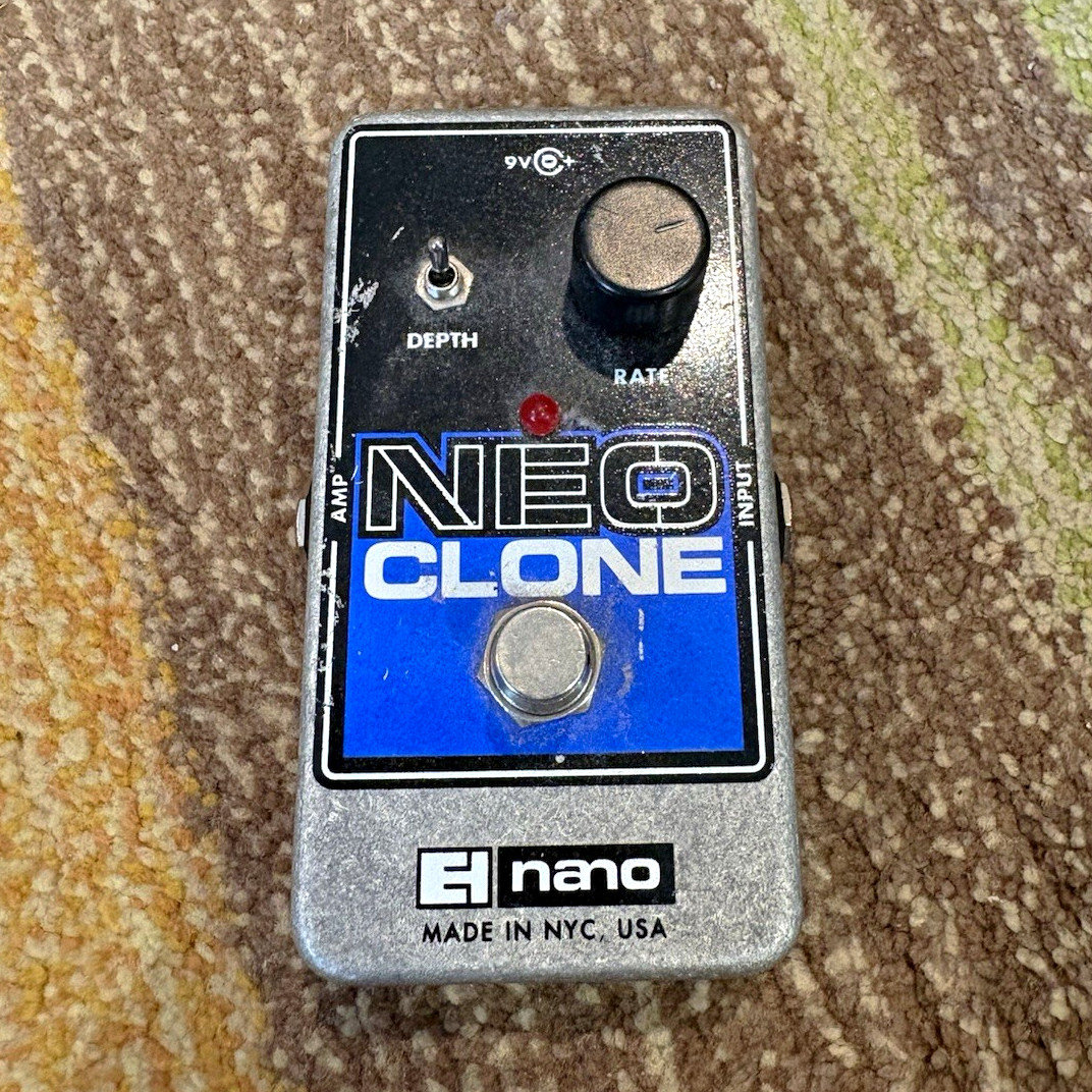 Electro-Harmonix Neo Clone Nano Analog Chorus Effects Pedal for Electric Guitar