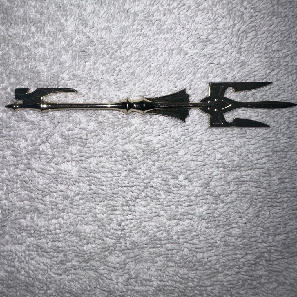 Preowned Joe Hill's Locke & Key Spec Ed Trident Key Replica From Skelton Crew