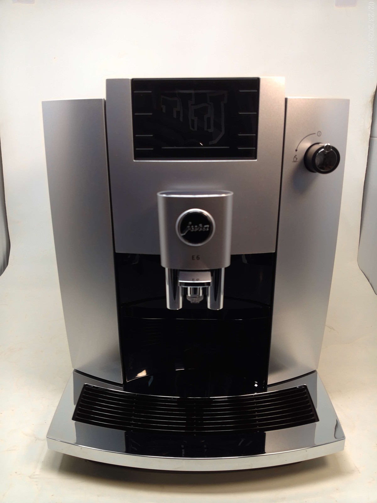 Jura E6 Superautomatic Espresso Machine (Platinum) - Used