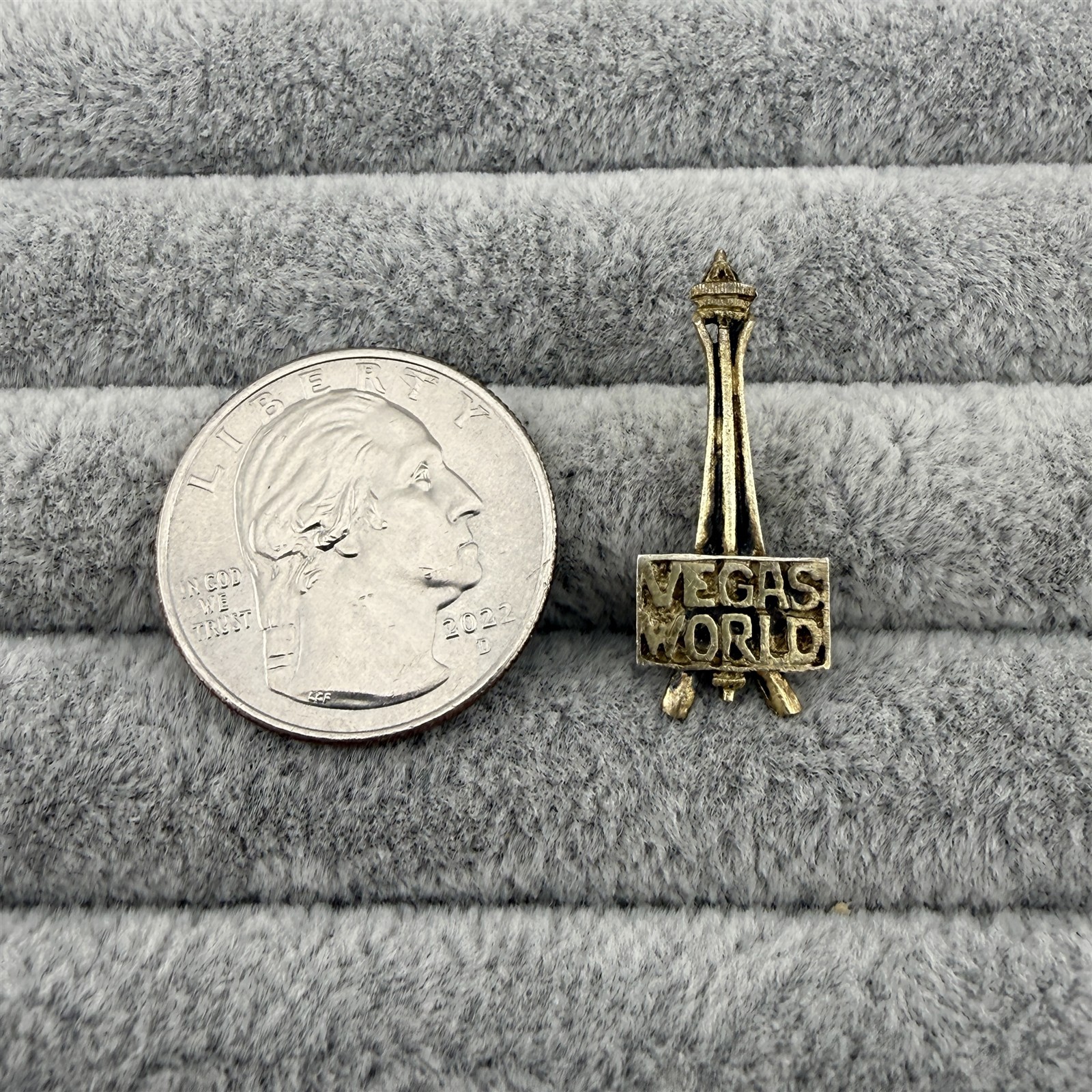 Vintage Bob Stupak Vegas World Hotel Casino Tower Gold Tone Pin Pinback #63118