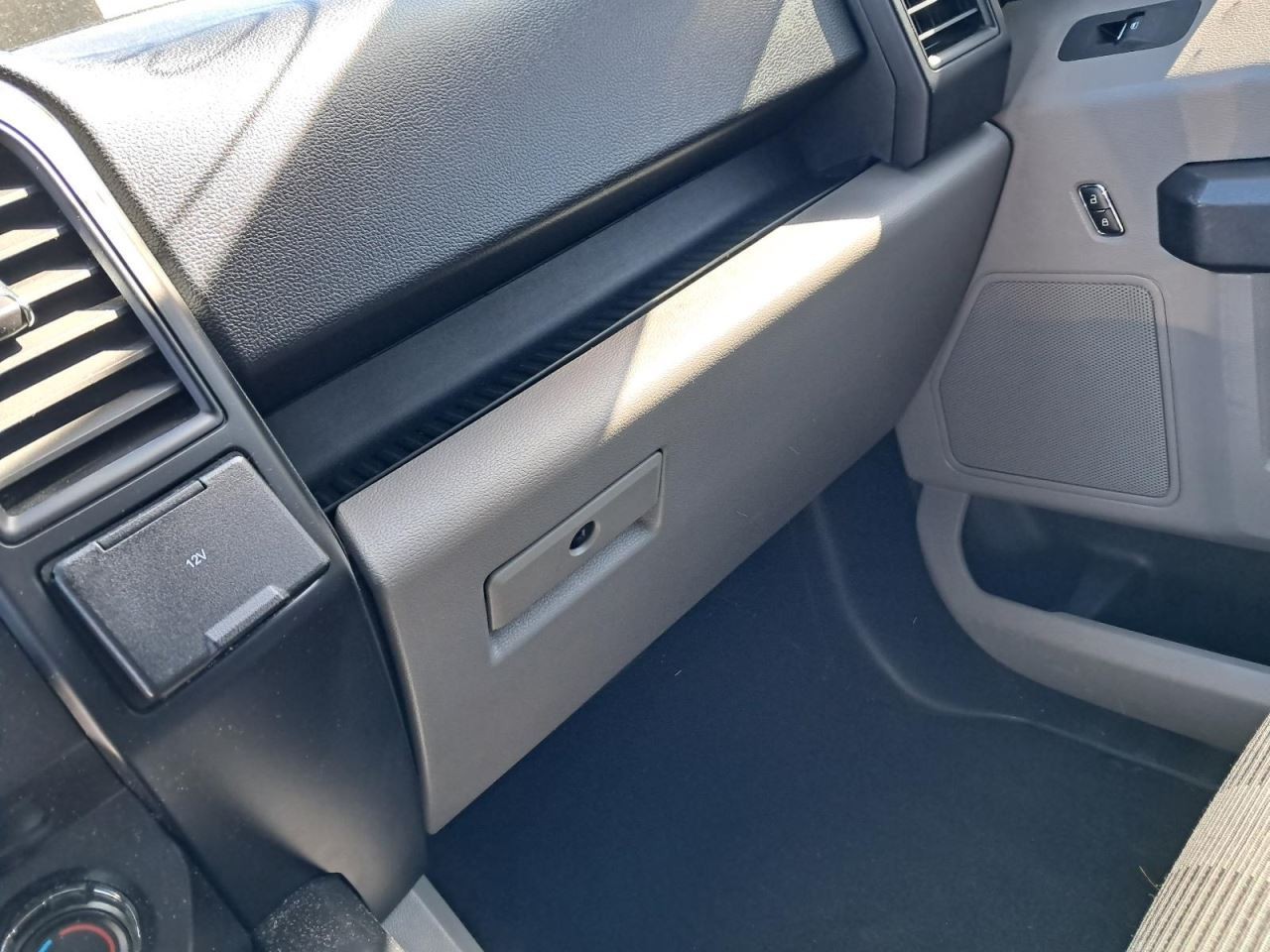 F150      2018 Glove Box 4821130