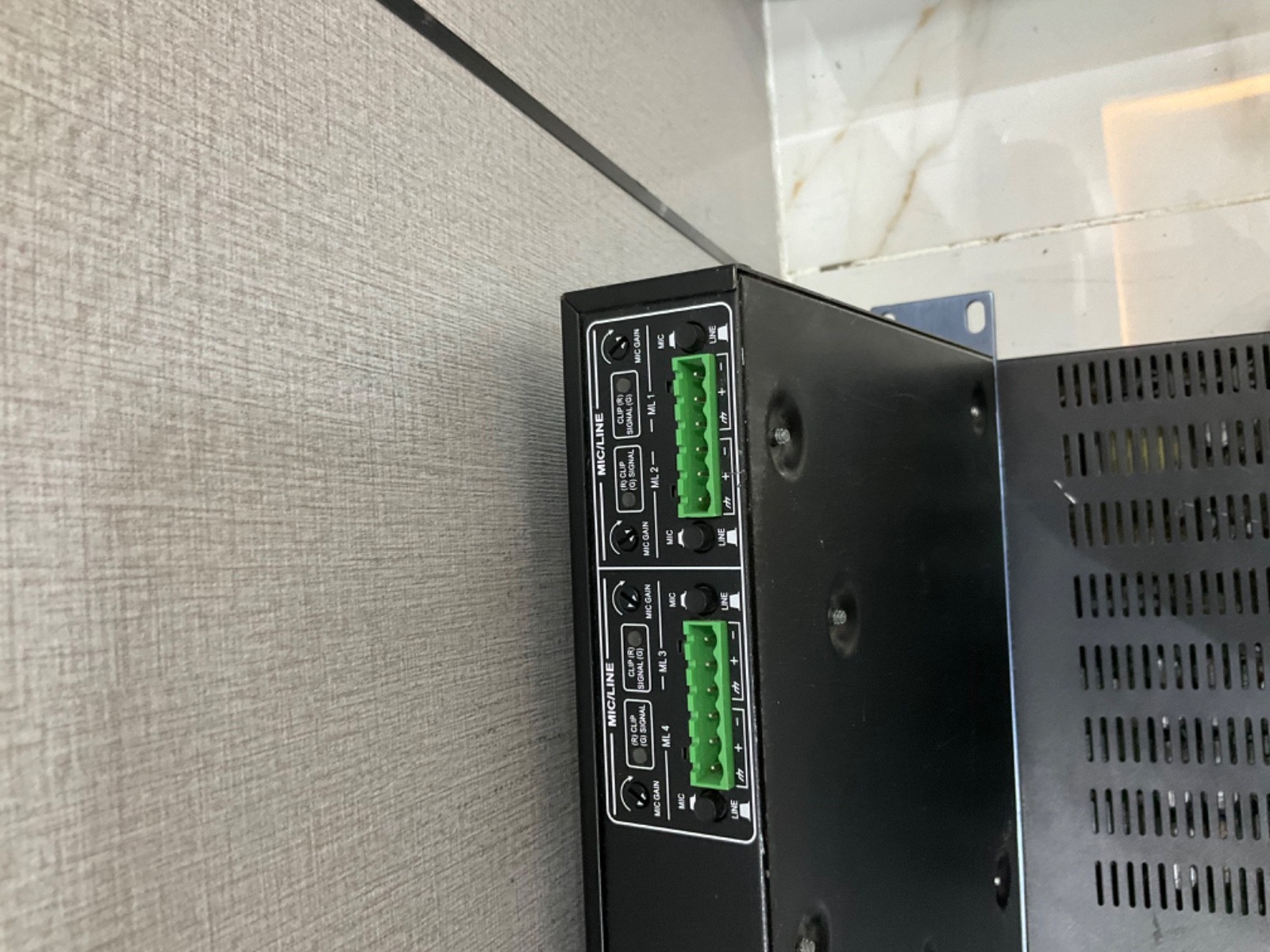 DBX ZONE PRO 640M DIGITAL ZONE PROCESSOR DBX640MV