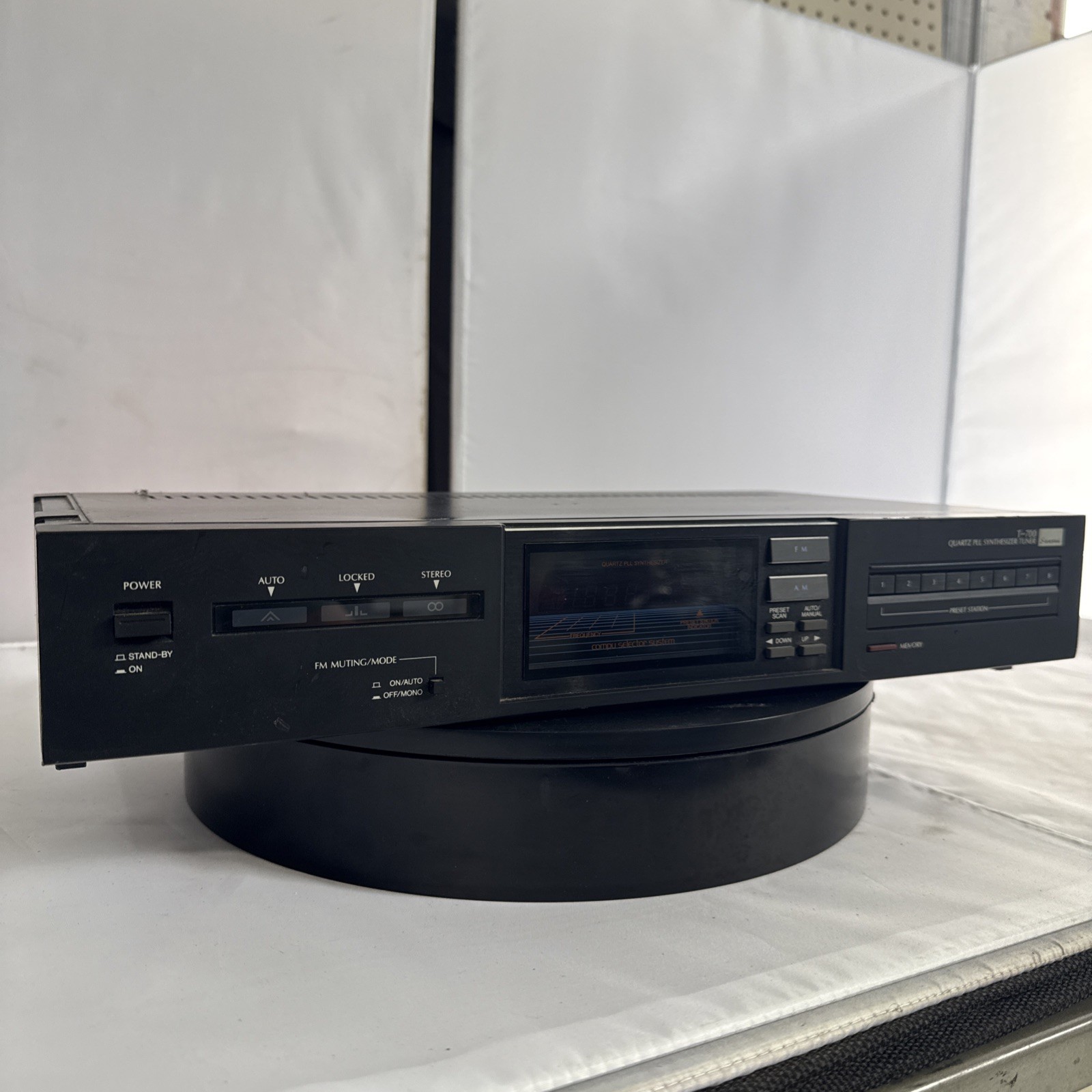 Sansui T-700 Quartz PLL Synthesizer AM/FM Stereo Tuner Vintage Japan UNTESTED