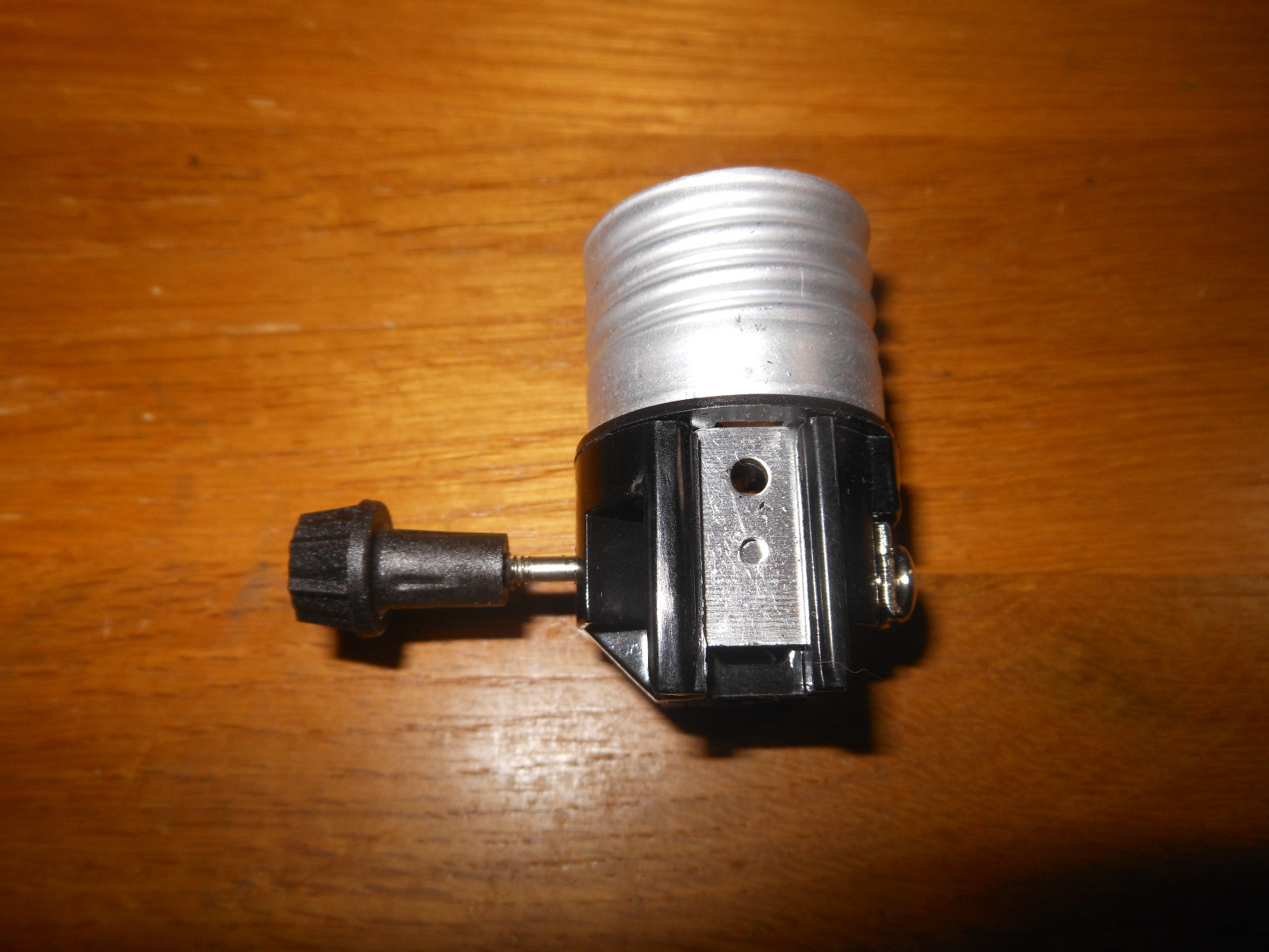 New 3-Way Medium Base Lamp Socket By ADL Model D59