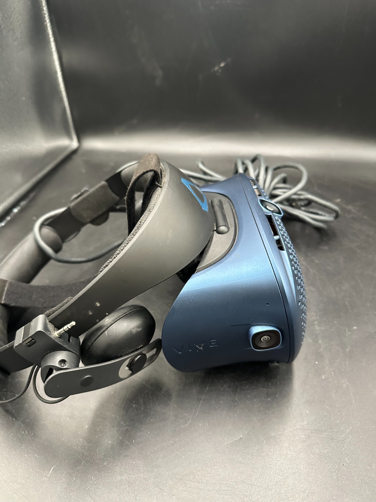 HTC Vive Focus 3 Standalone VR Headset w/ Head Strap & USB-C Cable