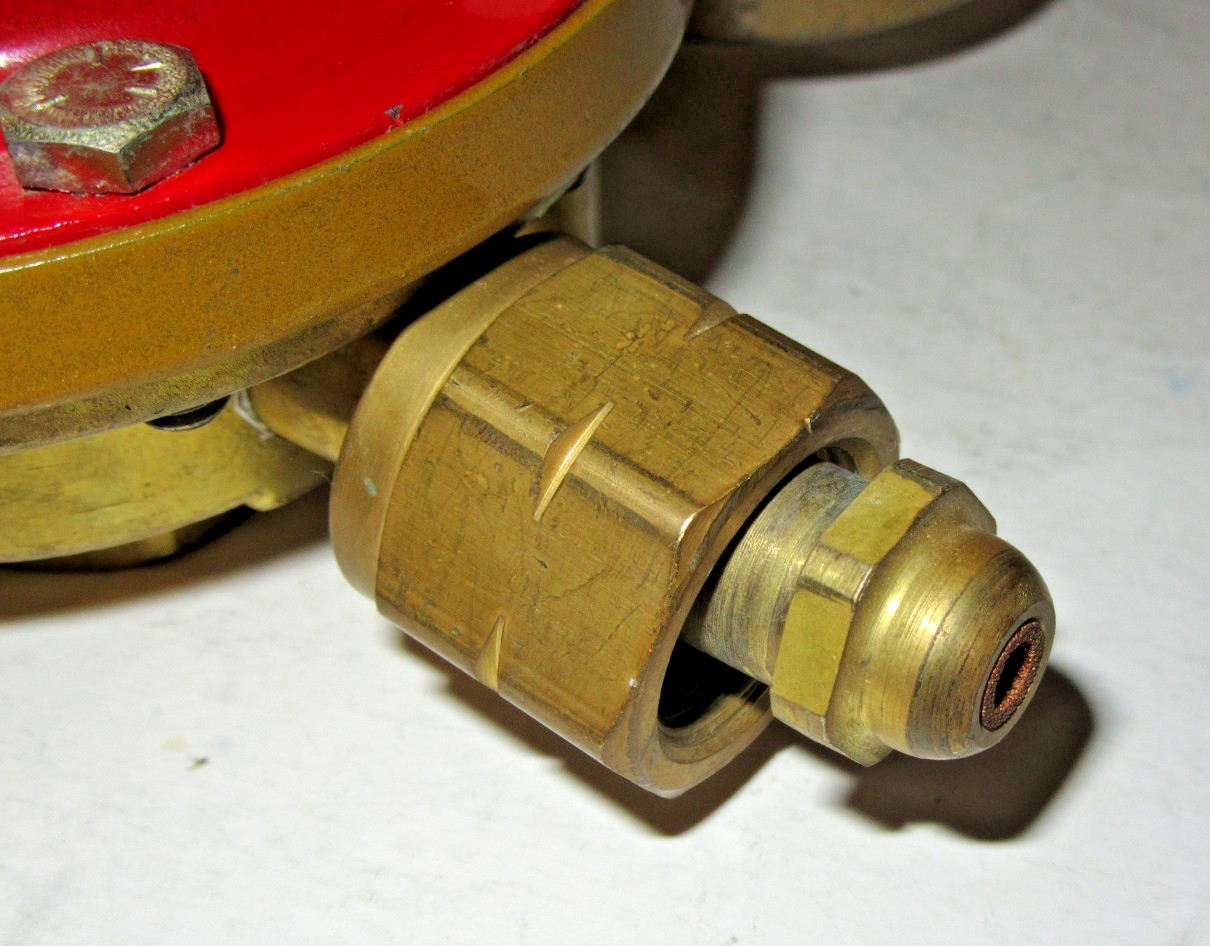 SMITH H1510A LP COMPRESSED GAS REGULATOR W/GAUGE & CONCOA FLASHBACK ARRESTOR