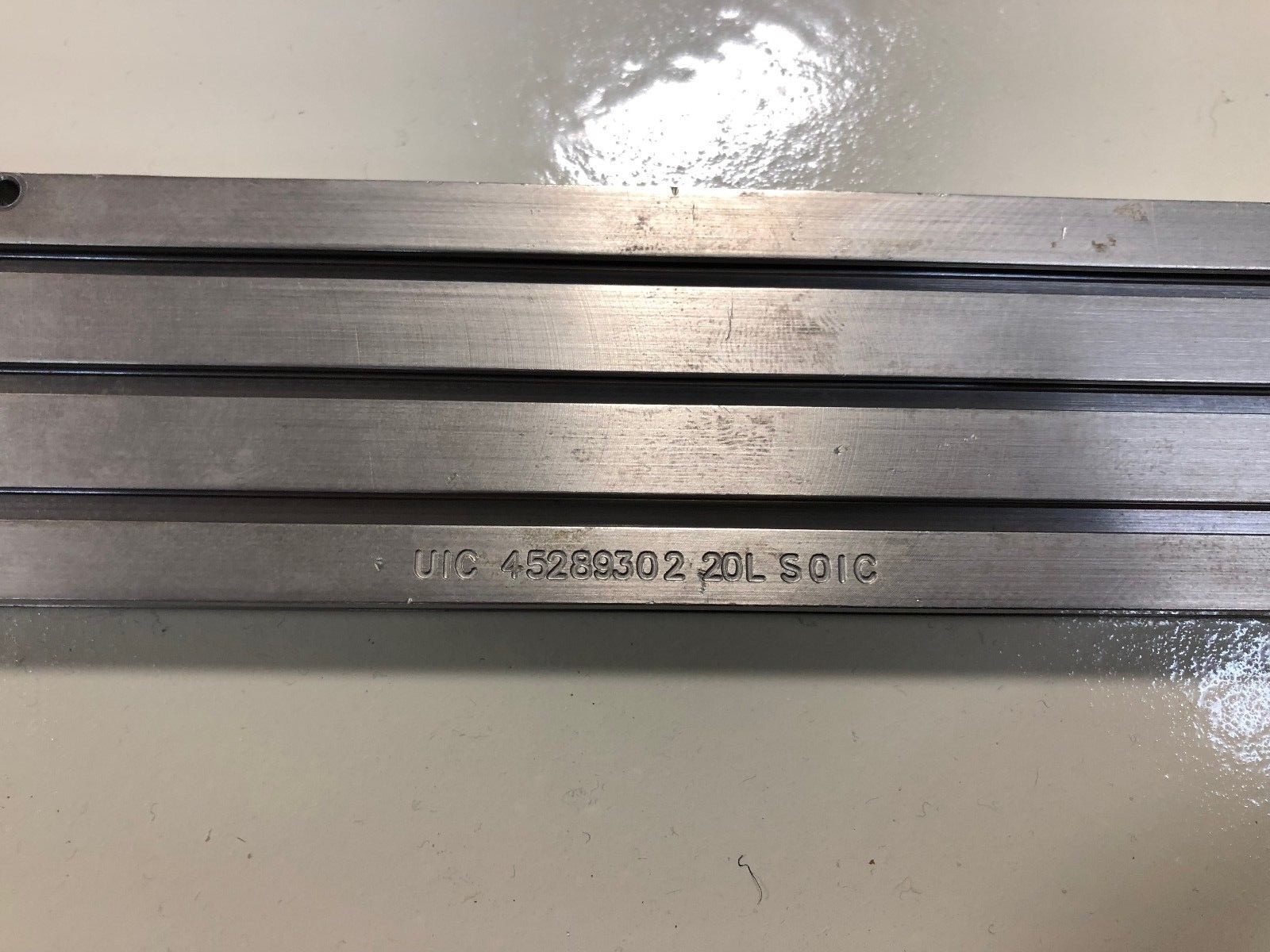 Universal Instruments Vibratory 20L PIN SOIC Track Assembly 45289302
