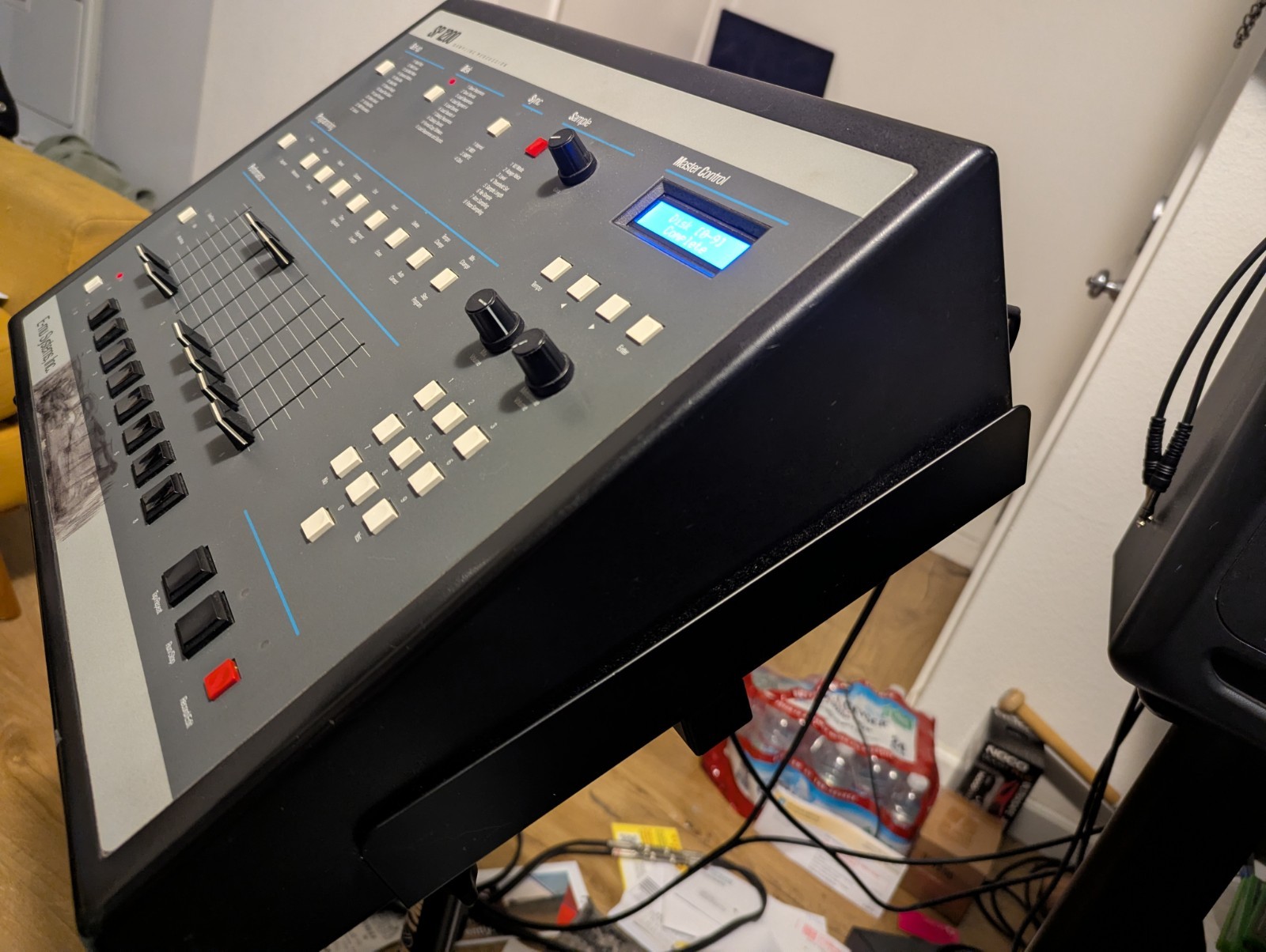 E-mu Systems SP-1200 Sampler & Sequencer, 8 Pads, Fader, Tabletop, 8Ch