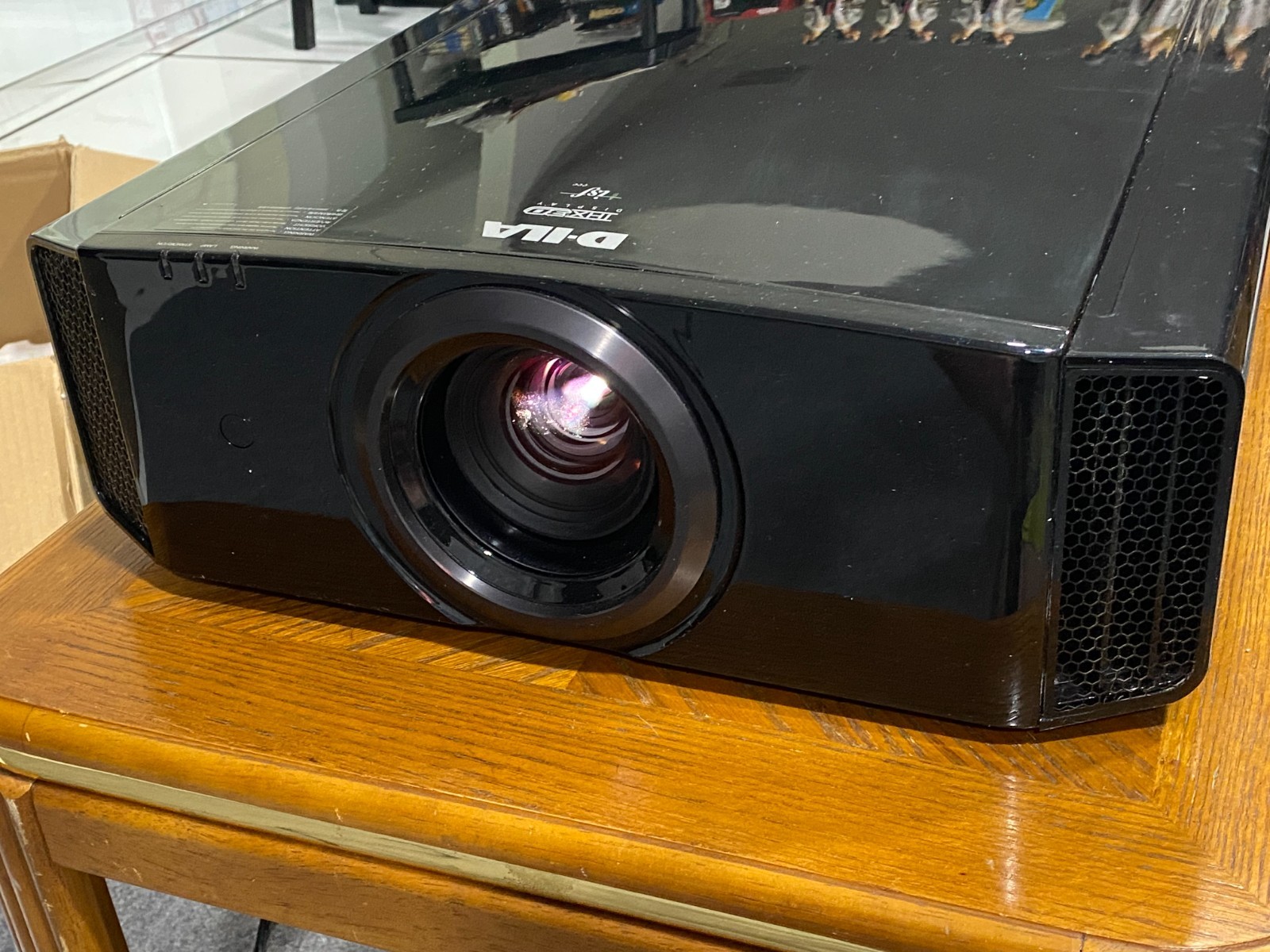 JVC DILA X7 Video Projector THX Certified with 3D glasses