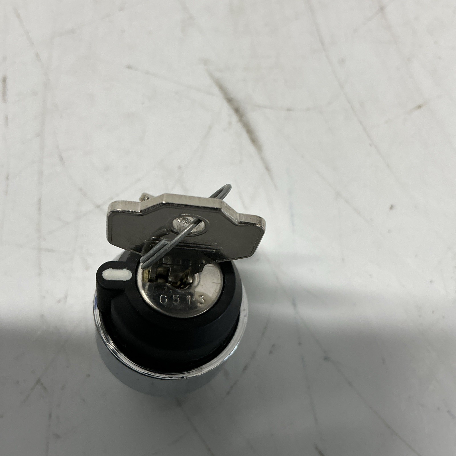 Unbranded G513 Keyed Selector Switch With 2 Keys W-449