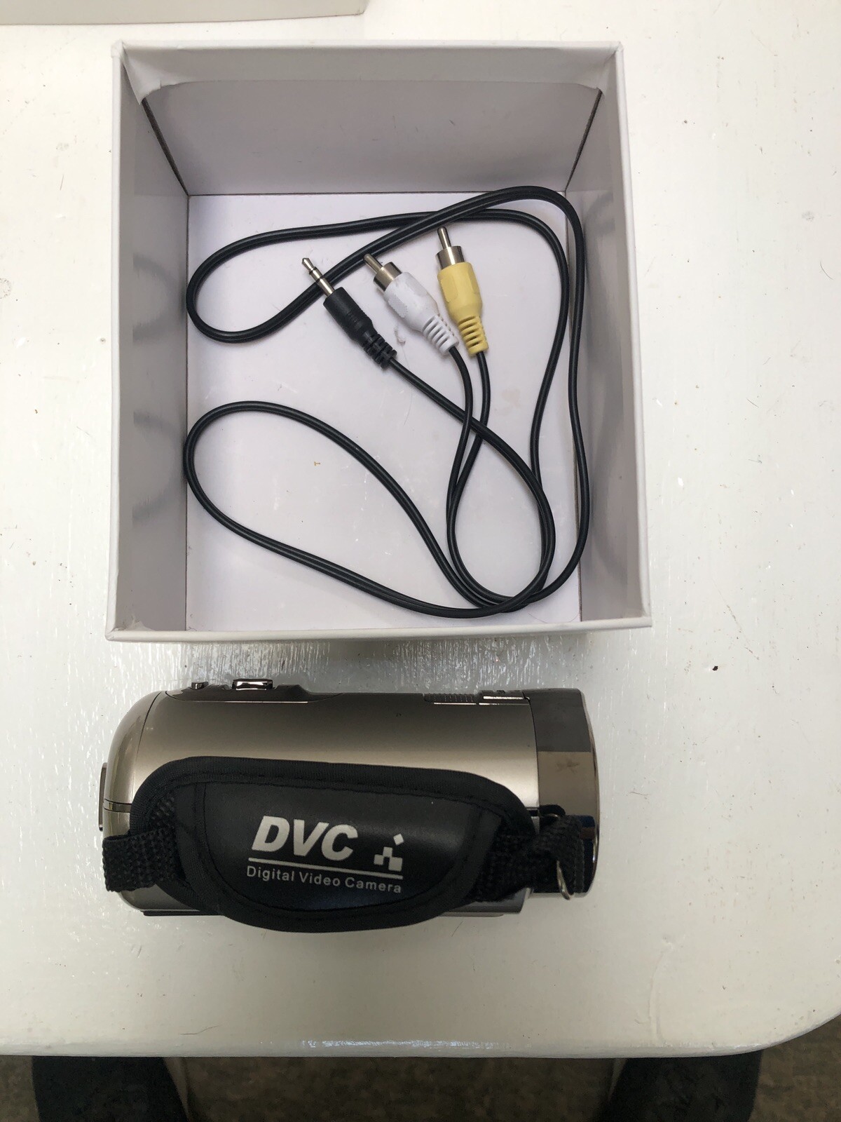 Besteker HD 240 mega Pixels Still Image Video With Strap, Cables Box “untested”