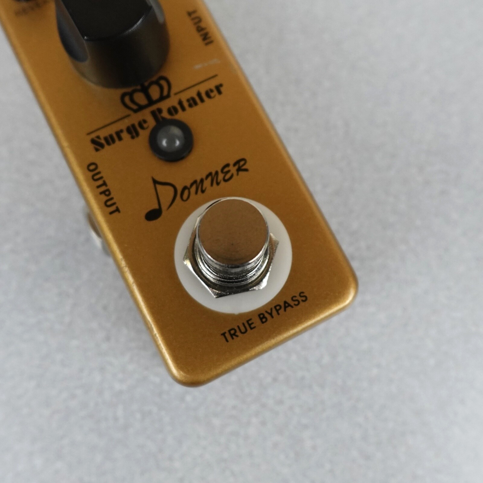 Donner Surge Rotator Reverb FX Pedal Gold Untested