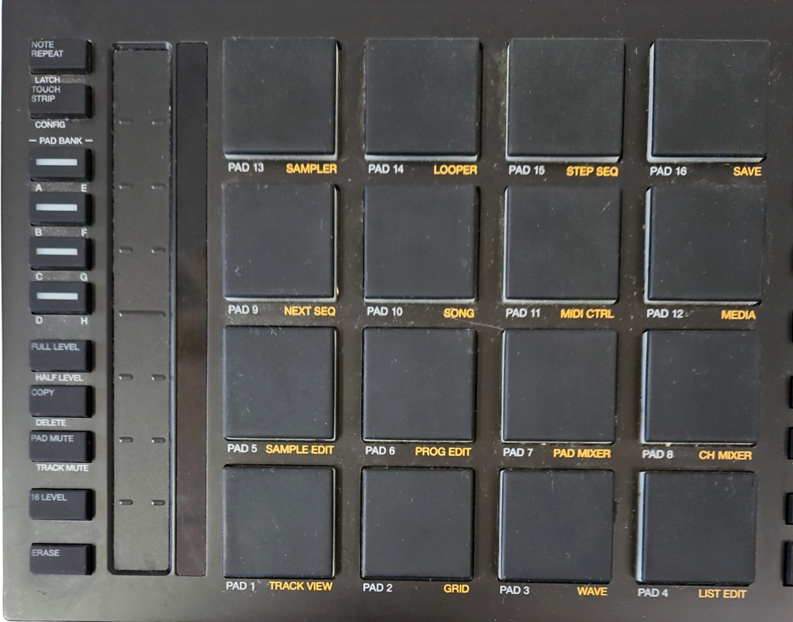 Akai Professional MPC Studio Music Production Controller with USB Cable