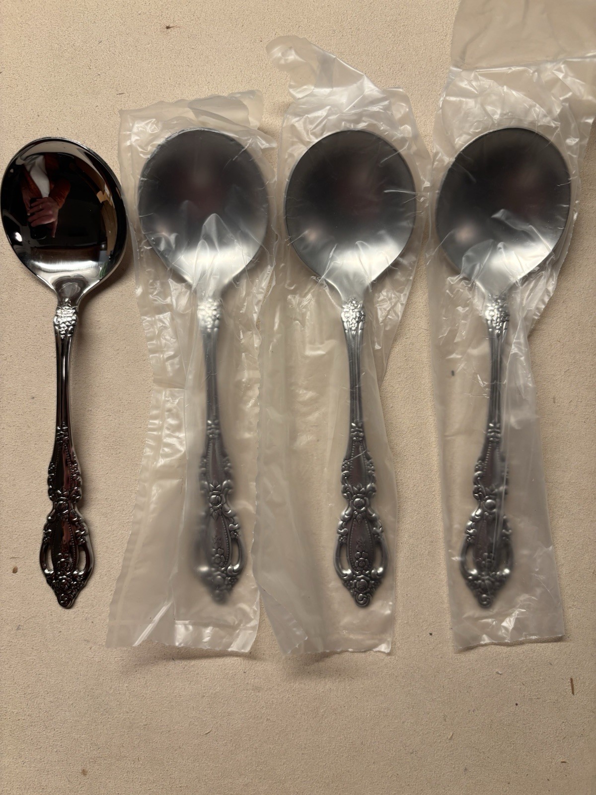 Oneida - MONTE CARLO - lot of 4 bouillon/cream soup spoons 5 3/4" NEW