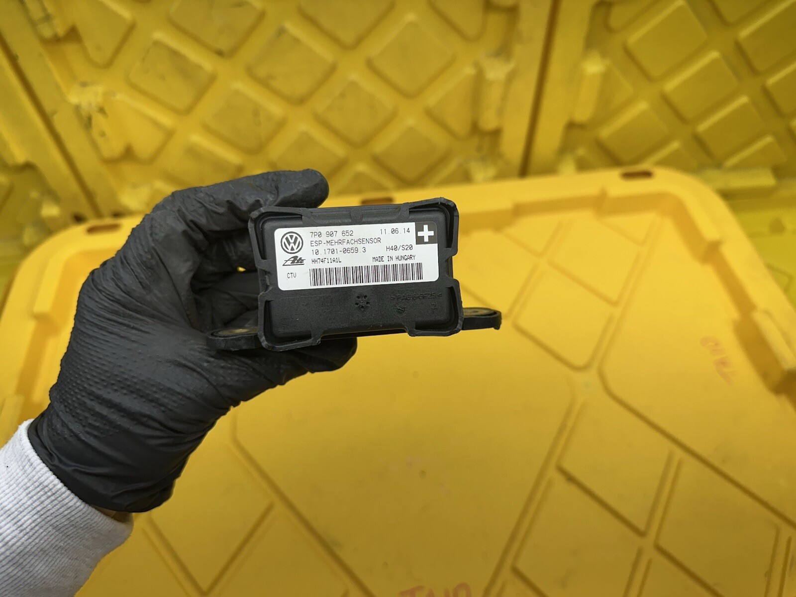 2011 - 2014 PORSCHE CAYENNE YAW RATE SPEED COMBINATION SENSOR MODULE OEM