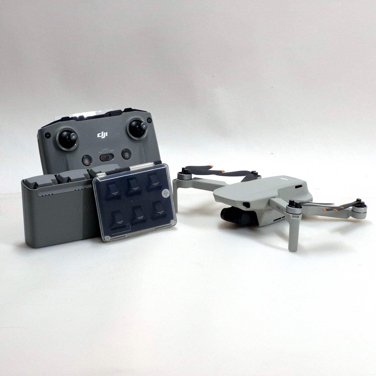 DJI Mini 2 SE Camera Drone Combo w/ Batteries and Controller MT2SD