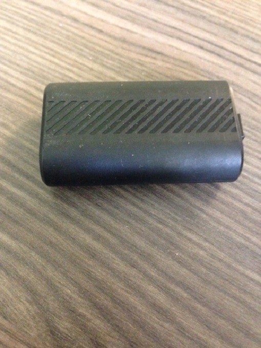 Insignia Rechargeable Battery Pack NS-GXBOCK101 For Xbox One Very Good 3E