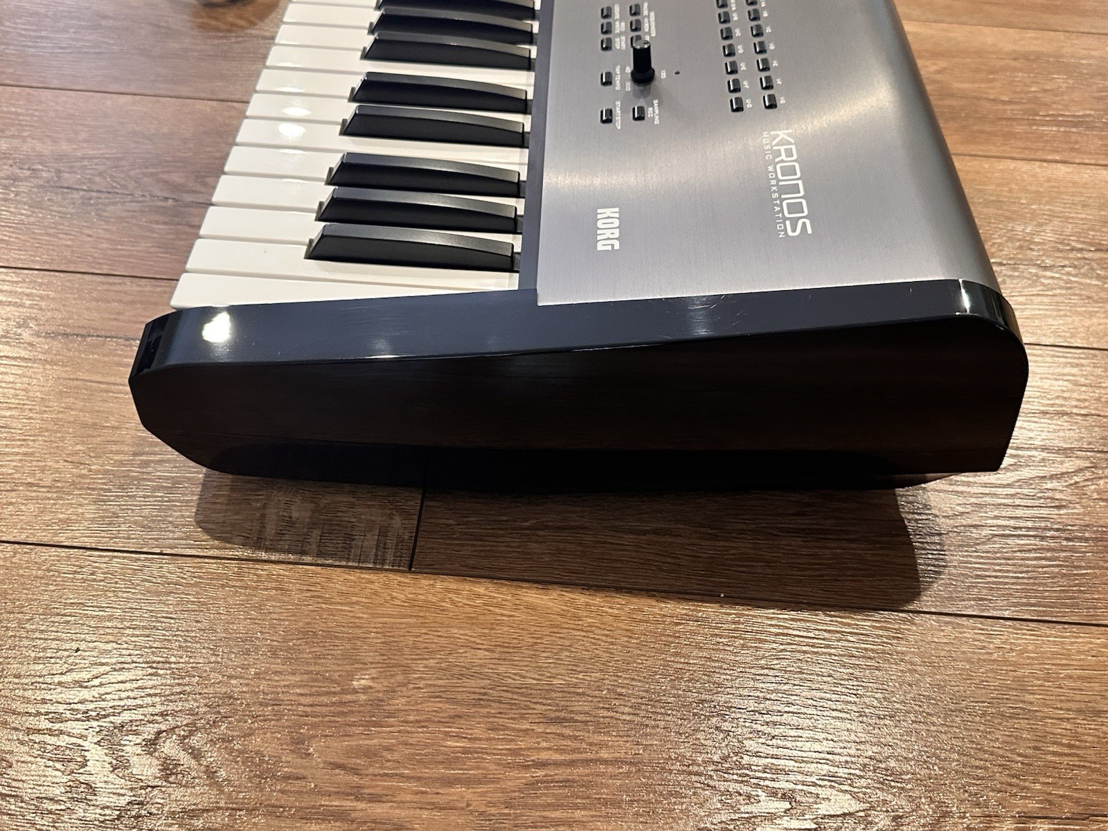 Korg Kronos 61 Music Workstation.........EXCELLENT CONDITION