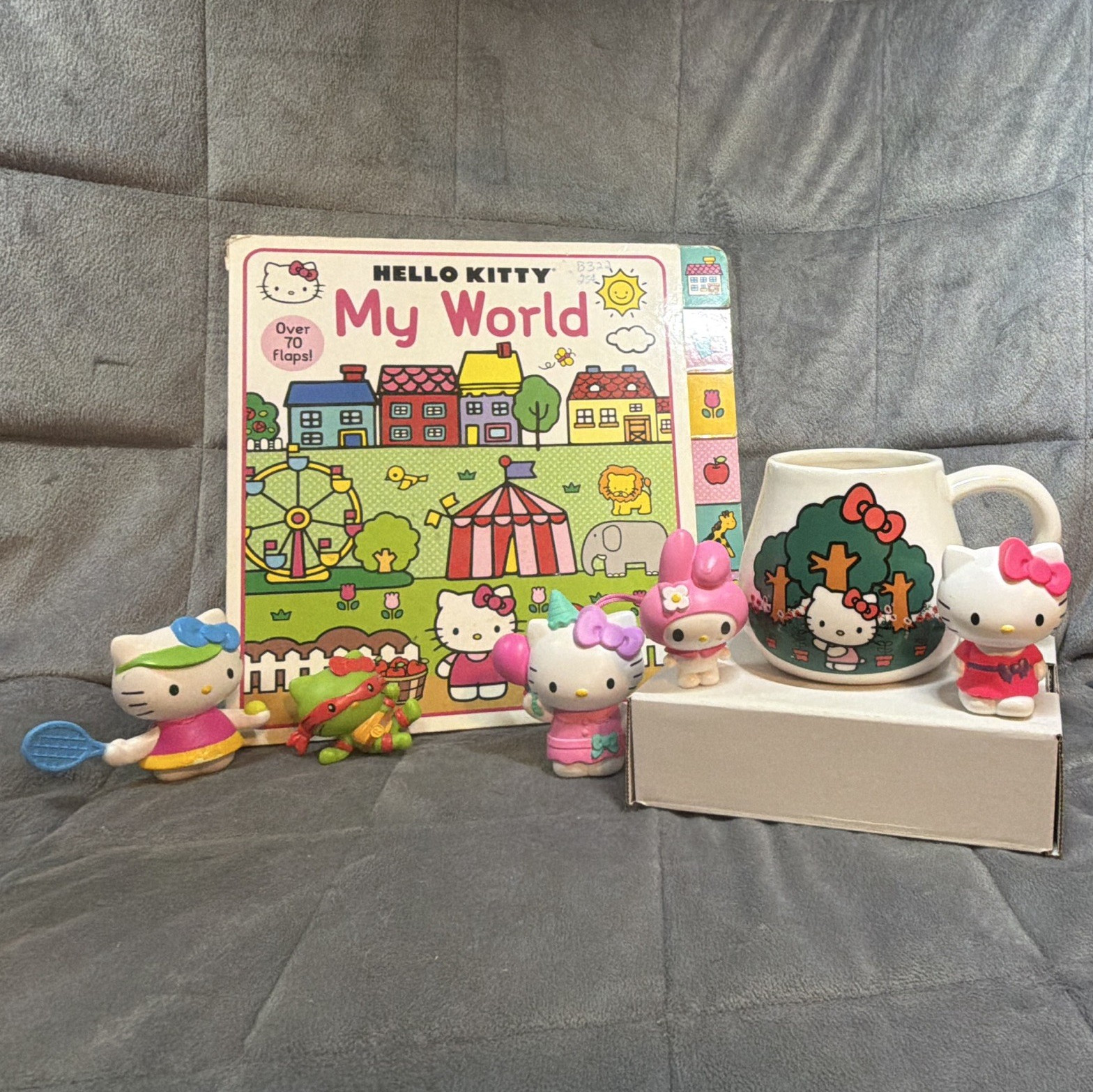 Hello Kitty My World Board Book Lift-the-Flap  Books 2015 English mug 5 figures