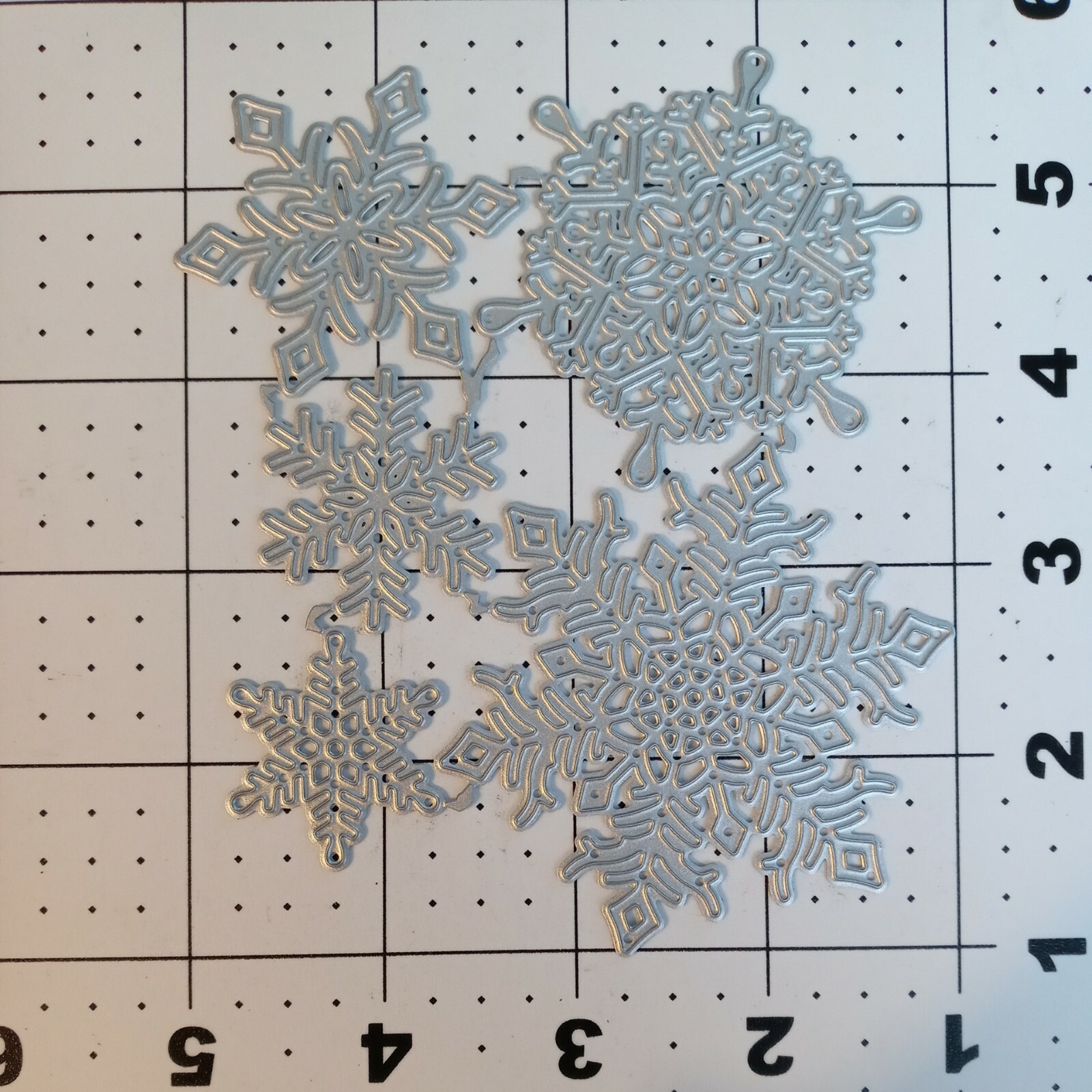Universal Thin Metal Die Cut Tool Christmas ornament snowflake snow man ski sled