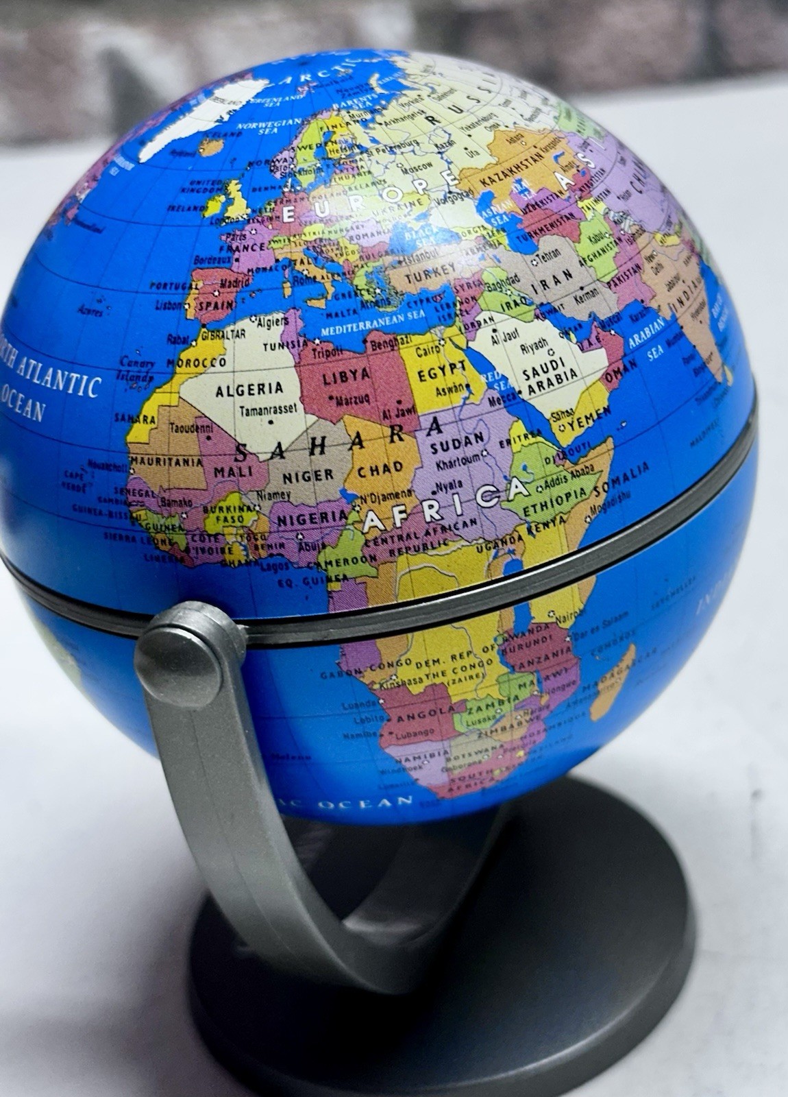 Hammond World Spinning Magnetic Globe Table Top 6"