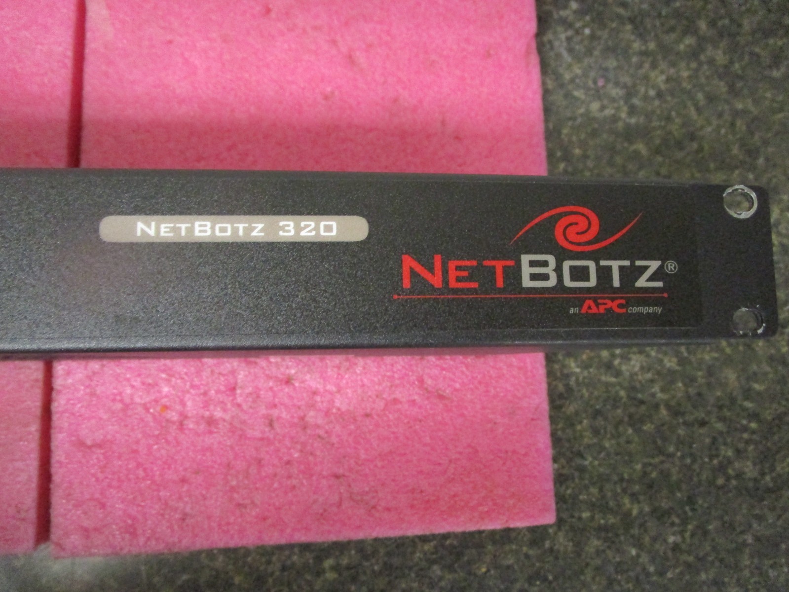 APC NETBOTZ 320 Wall Appliance w/ Camera 420/320