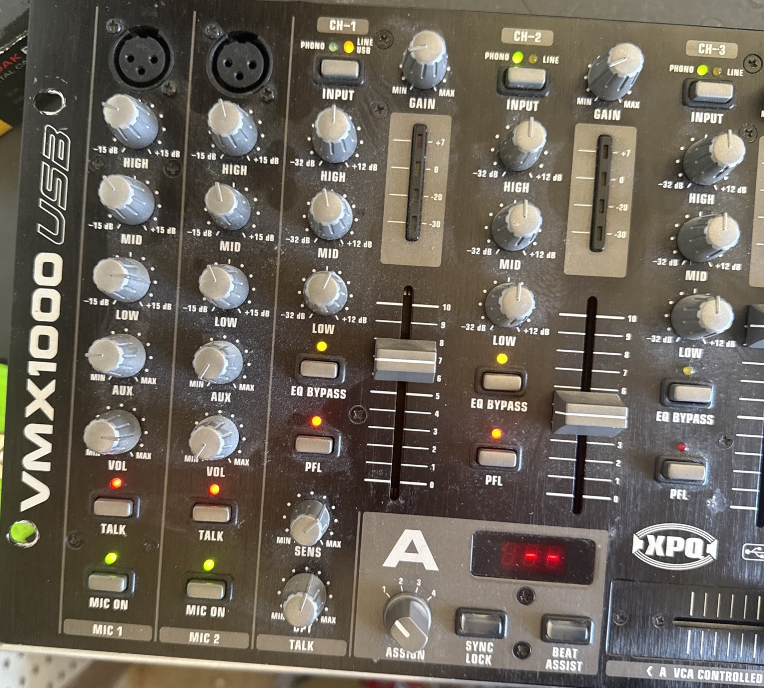 Behringer Pro Mixer VMX1000USB 5-channel DJ Mixer