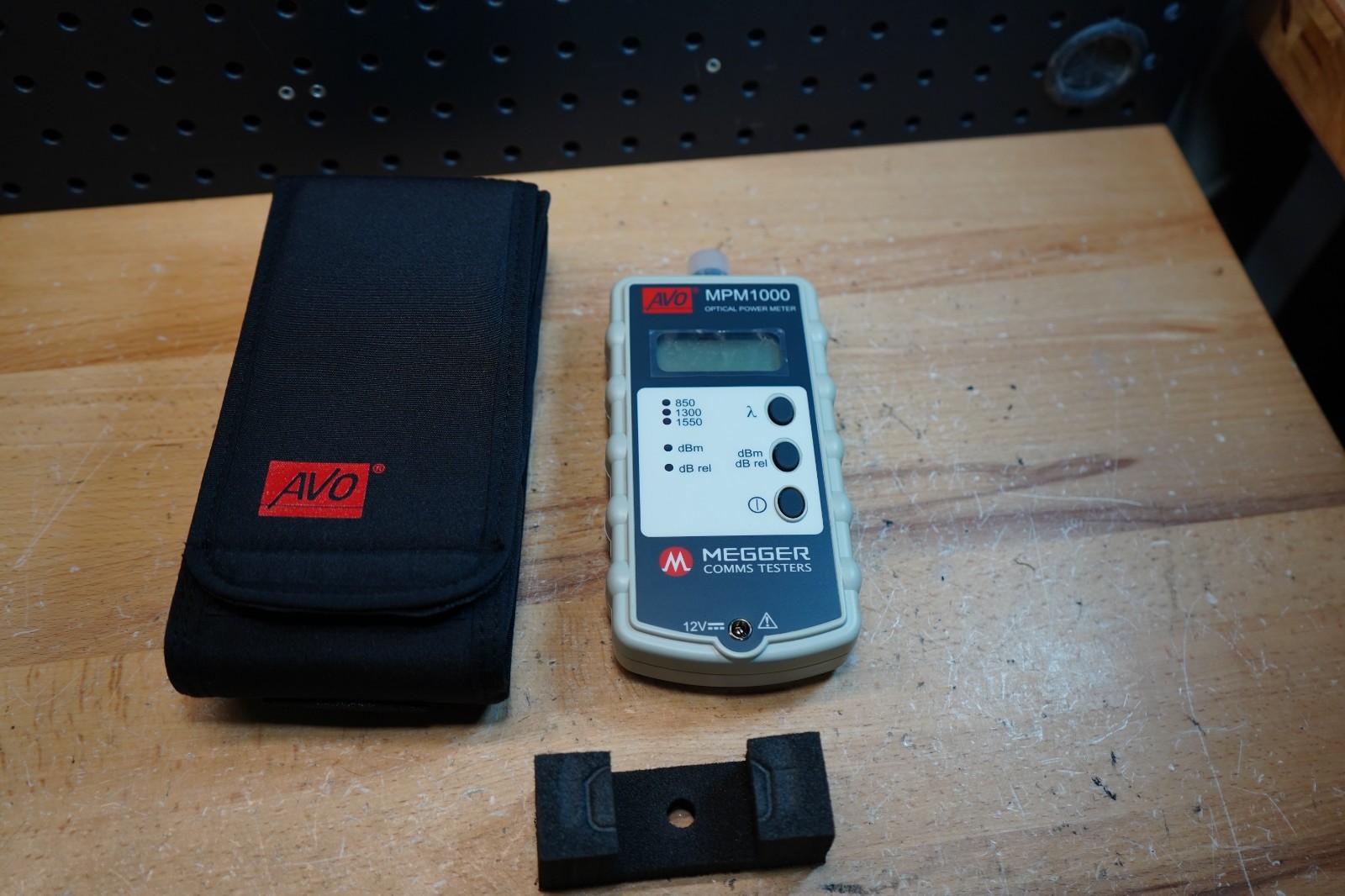 (A) Megger MPM1000 Optical Power Meter 850/1300/1550nm Fiber Optic w/ Case