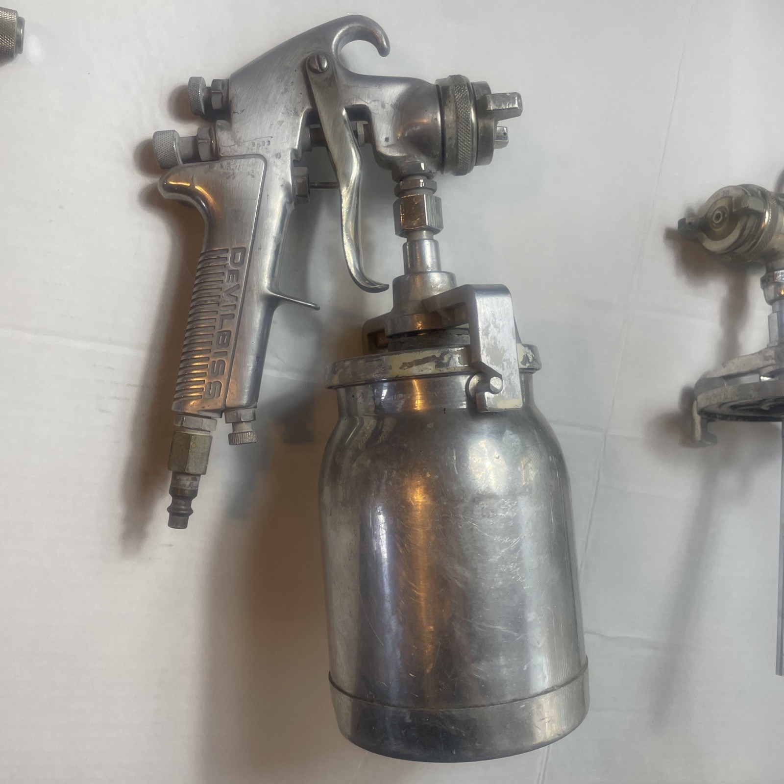 Devilbiss Spray Paint Gun Lot Model JGV Type-MBC CTT Tools W Canister- Untested