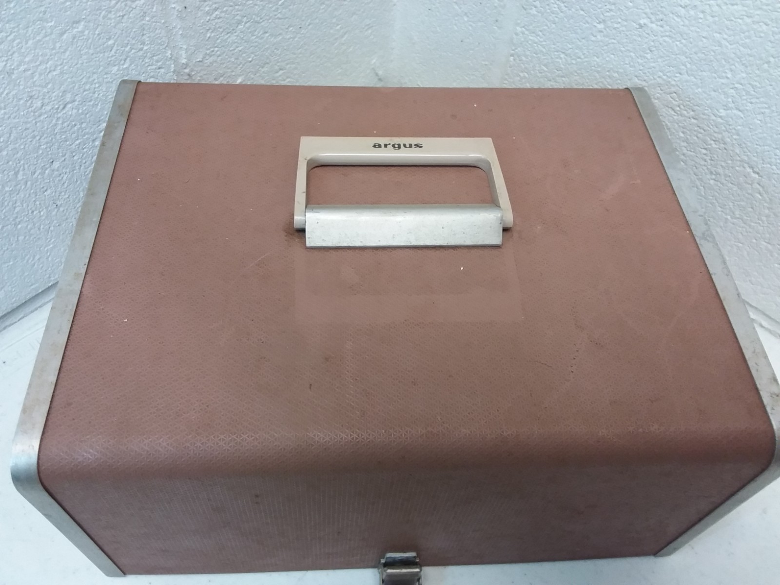 Argus 500 Automatic Slide Projector with Case and Power Cord Vintage
