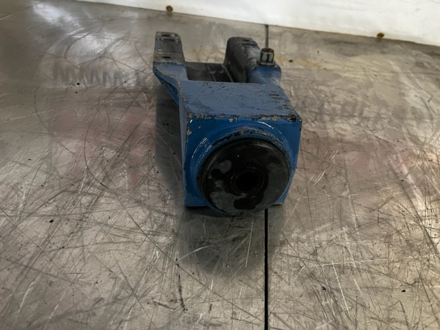 KENWORTH SUPPORT-CAB FRONT K235-1348