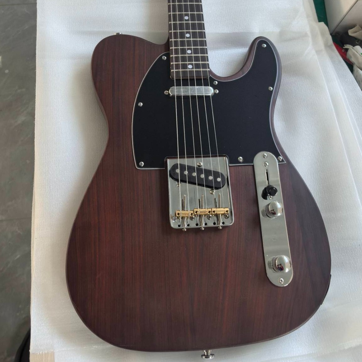 Rosewood Body Electric Guitar 21 Frets Professional Guitar