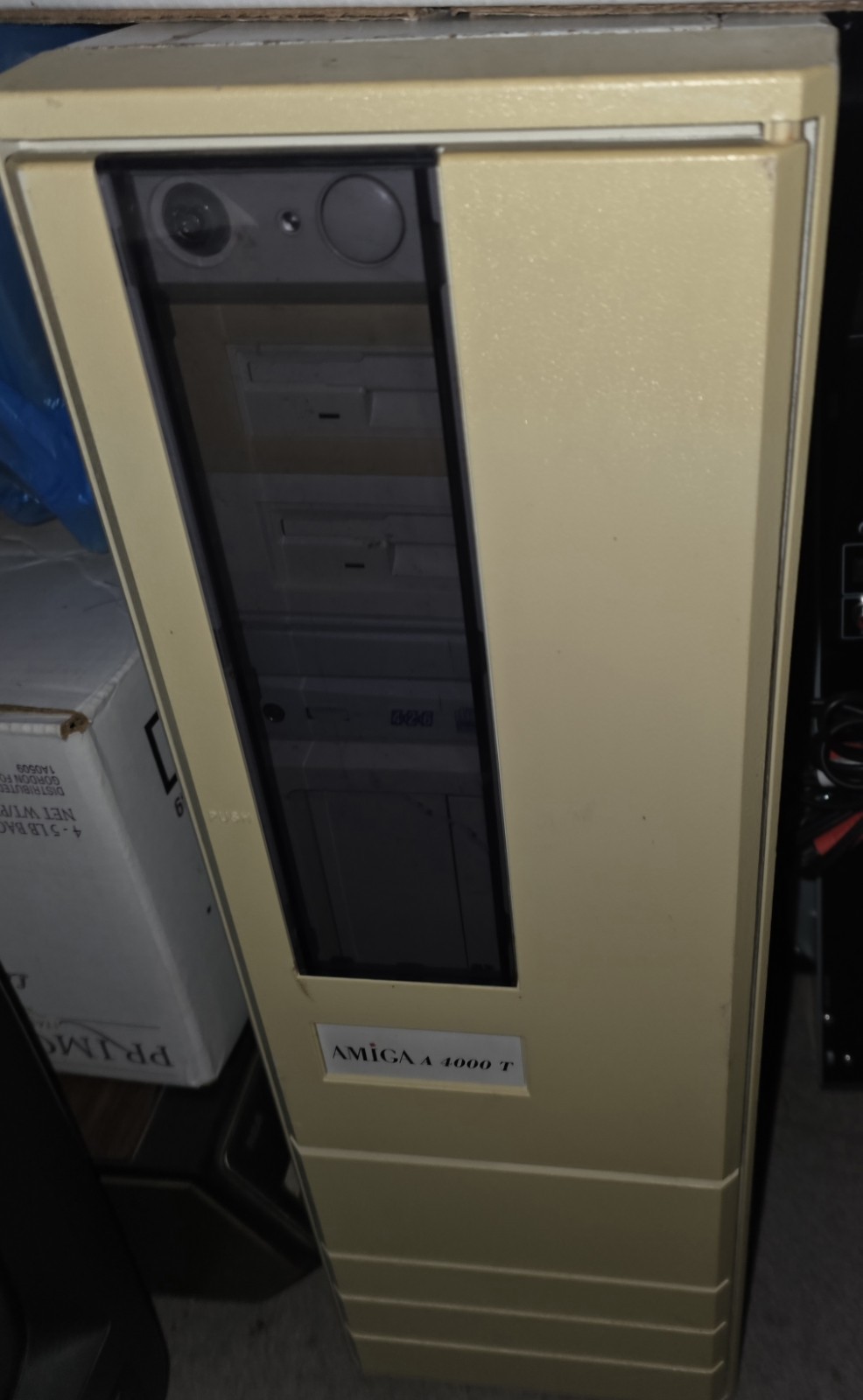 Rare Amiga 4000T Tower Computer Powers On With 3 Keyboards Read Desc A4000T