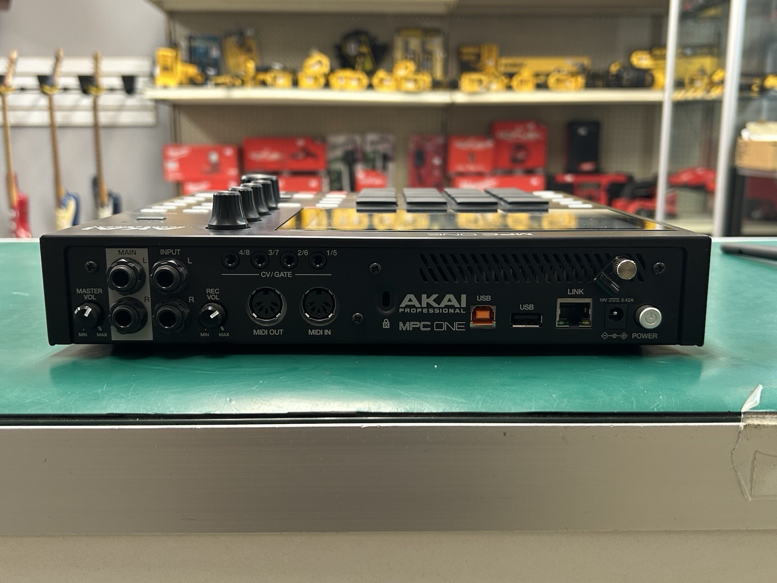 Akai Professional MPC One – Drum Machine, Sampler & MIDI Controller (No Box)