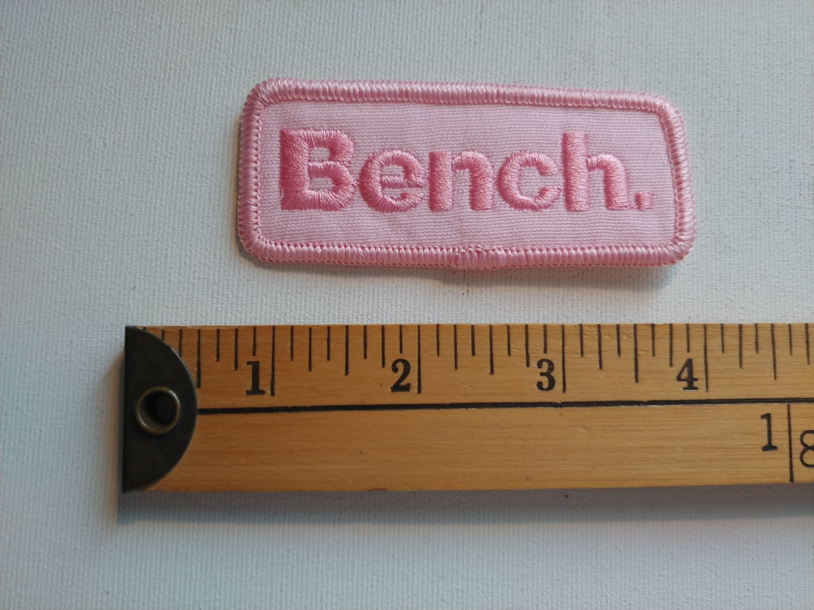 1 BENCH FASHION CLOTHING COMPANY PINK PATCH CREST BADGE ECUSSON