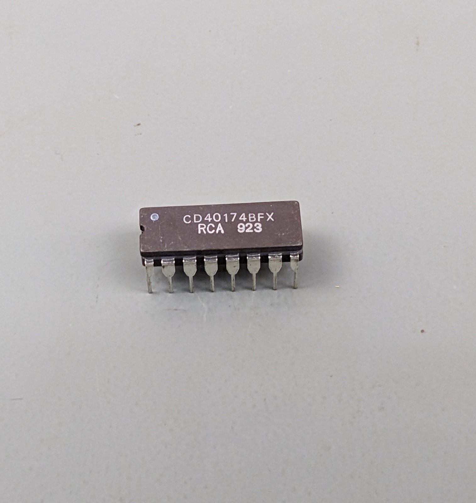 (12) RCA CD40174BFX Flip-Flop, D-Type 6 Bit Positive Edge ICs