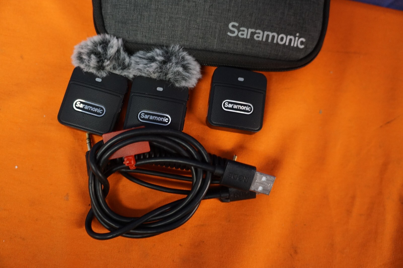 Saramonic Blink 100PX Wireless Microphone System Clip On (3) W/Case