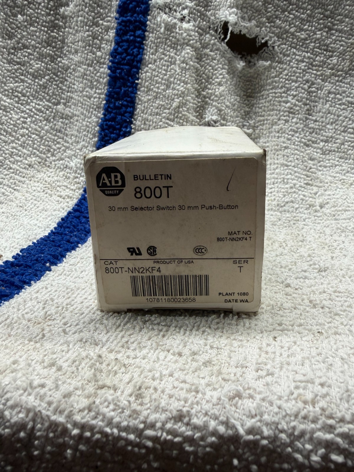 NEW Allen Bradley Bulletin 800T 800T-NN2KF4 30mm Selector Switch 30mm Pushbutton