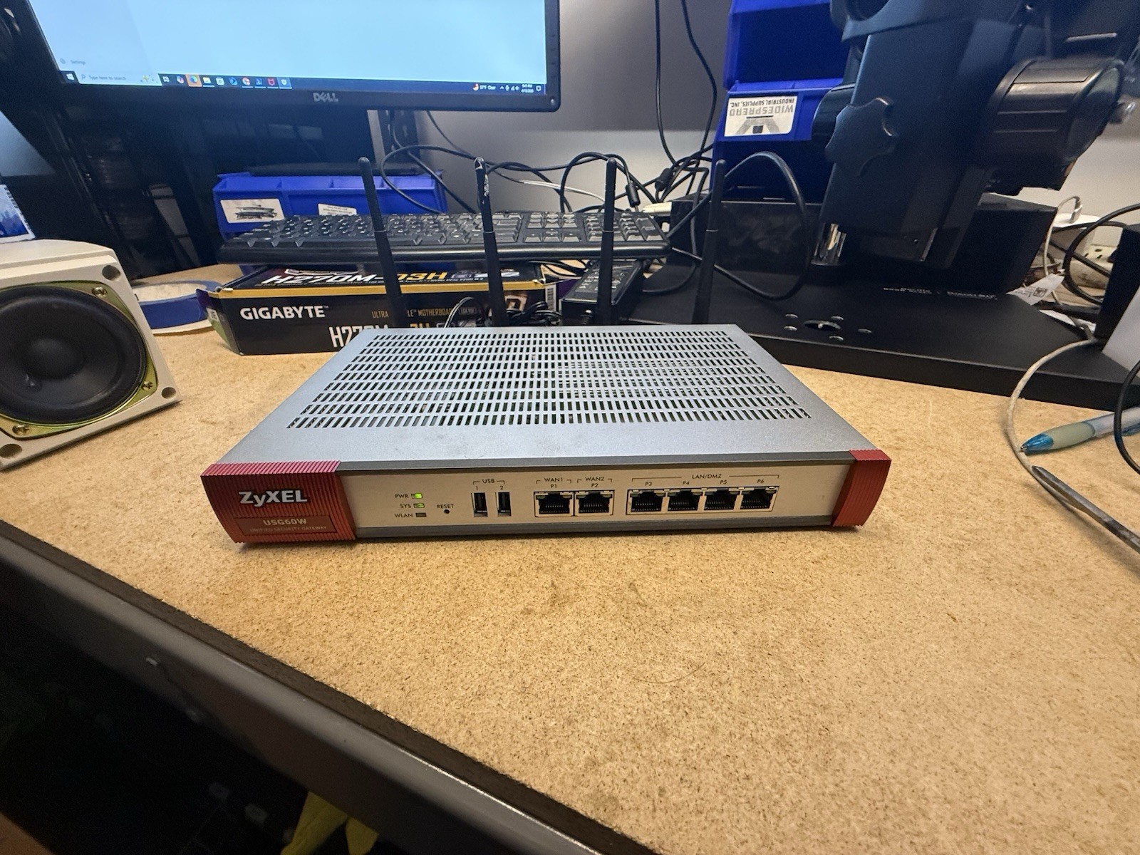 Zyxel USG40W Unified Security Gateway – UTM Firewall & WiFi Router