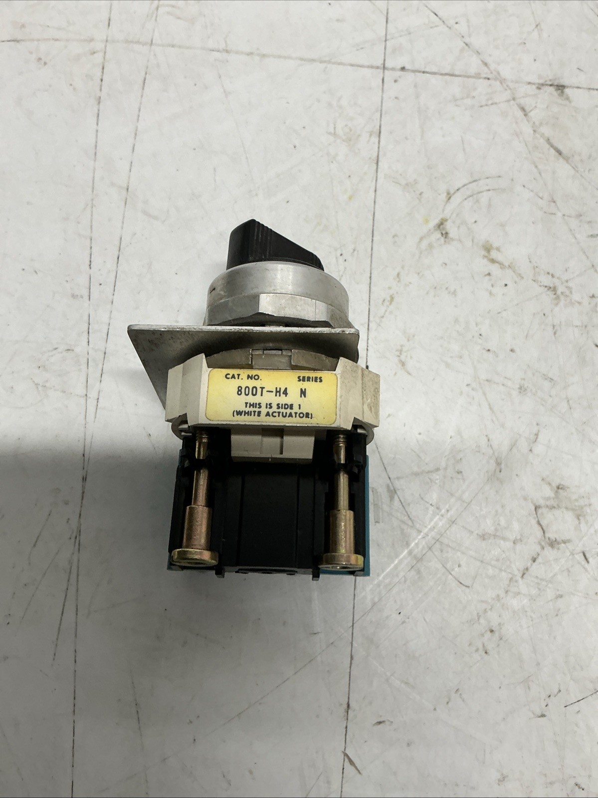 Allen Bradley 800T-H4 SER N SWITCH Y-637