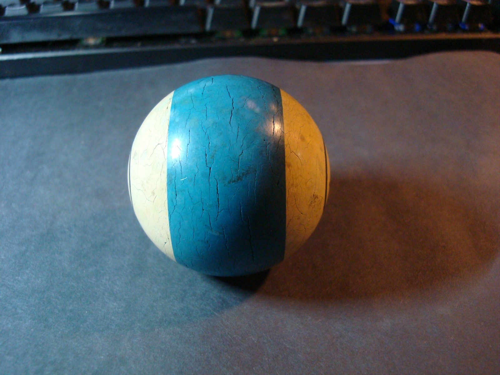 Brunswick Ivorylene Dart clay ball