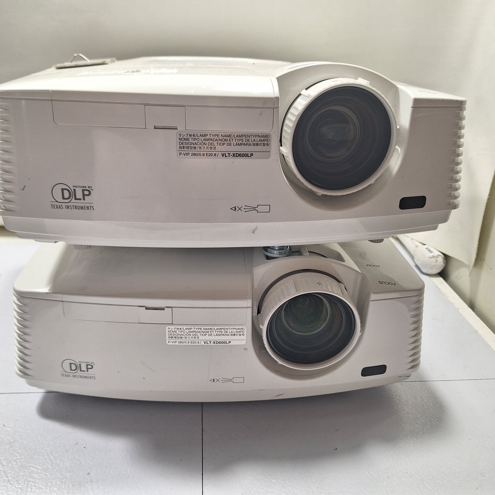 MITSIBISHI XD600U DLP Projector - HDMI - For Parts Not working Lot.