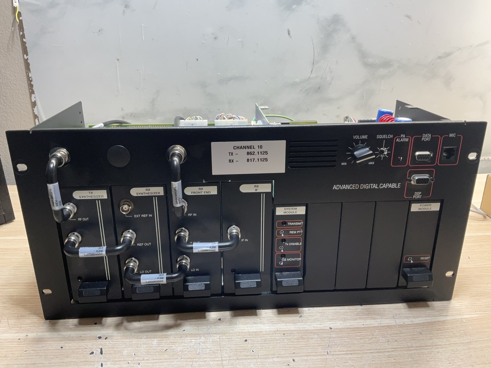 Harris Macom GE MASTR III Radio Repeater Rack/FOR PARTS/JUA2818